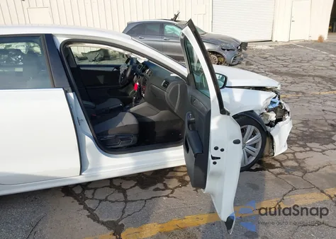 2017 Volkswagen Jetta 1.4T S z USA, uszkodzony, nr VIN 3VW2B7AJ0HM386492